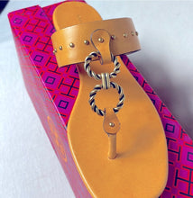 Load image into Gallery viewer, Tory Burch sandals
