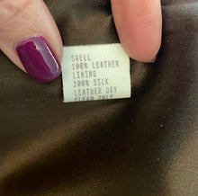 Load image into Gallery viewer, Carolína Herrera leather skirt