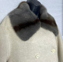 Load image into Gallery viewer, J. Mendel coat